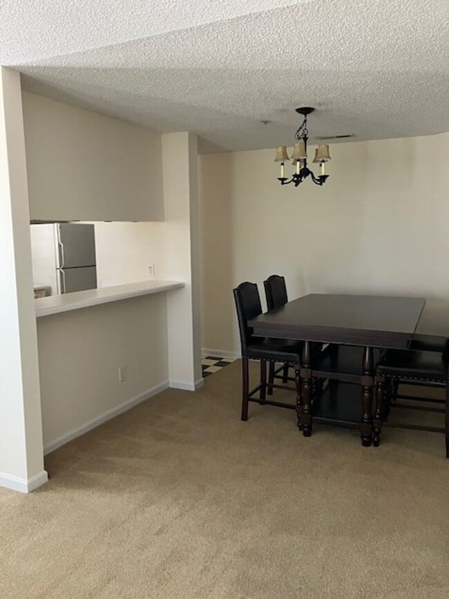 Building Photo - 715 Clearwater Ct