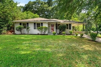 Building Photo - 2461 Fontaine Cir