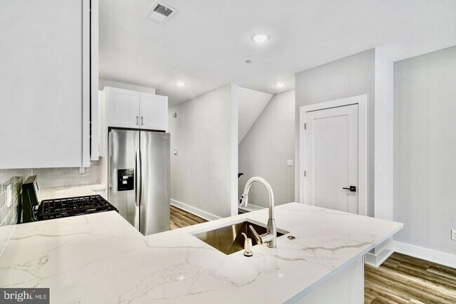 Building Photo - Brand New Luxury Apartments