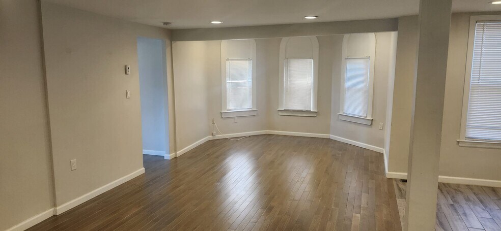 Building Photo - 171 Olive St