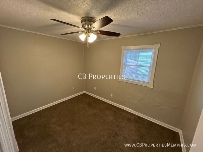 Building Photo - 887 Par Ave