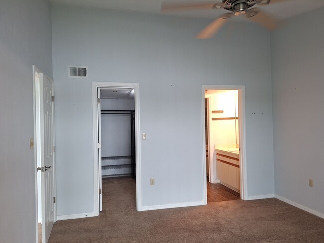 Building Photo - BOUCHELLE ISLAND - RIVER FRONT 2BR 2BA LON...