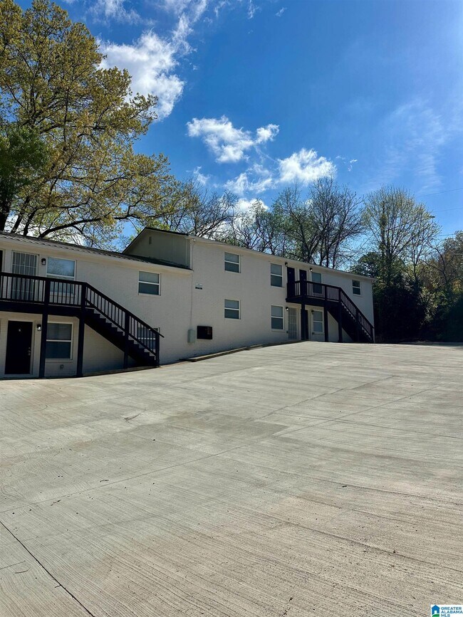 Building Photo - 1911 19th Ct N