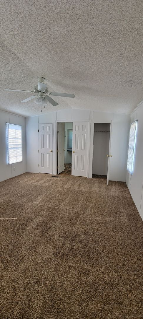 Building Photo - Ready to Move in