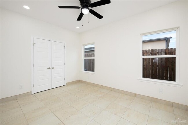 Building Photo - 2522 N Vly Cir