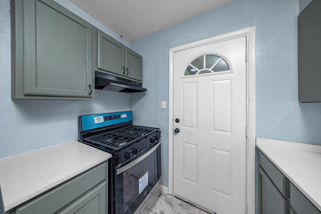Building Photo - 2411 NW 35th St