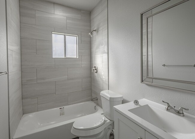 Building Photo - Dream Rental located minutes from Southtow...