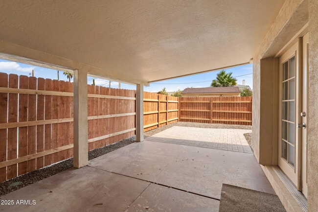 Building Photo - 744 E Meadow Ln