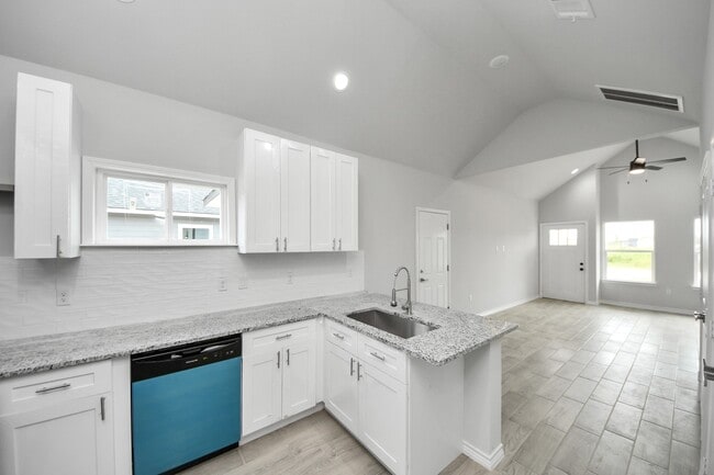 Building Photo - 382 Rd 5704