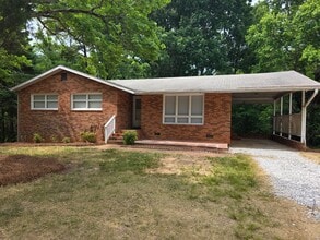 Building Photo - 3310 Hillside Dr