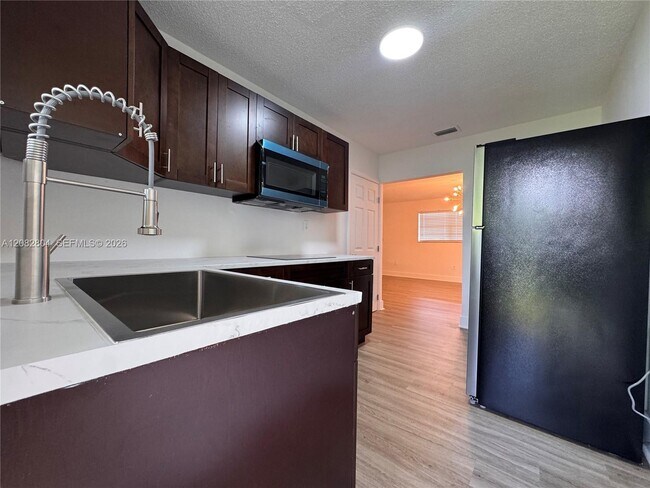 Building Photo - 3632 SW 87th Ave