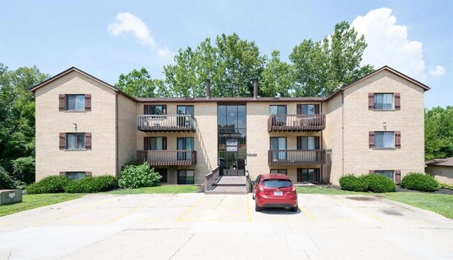 Primary Photo - 2050 Augusta Blvd
