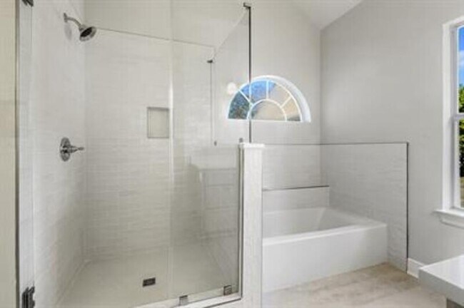 Building Photo - 10753 Fernbrook Ave