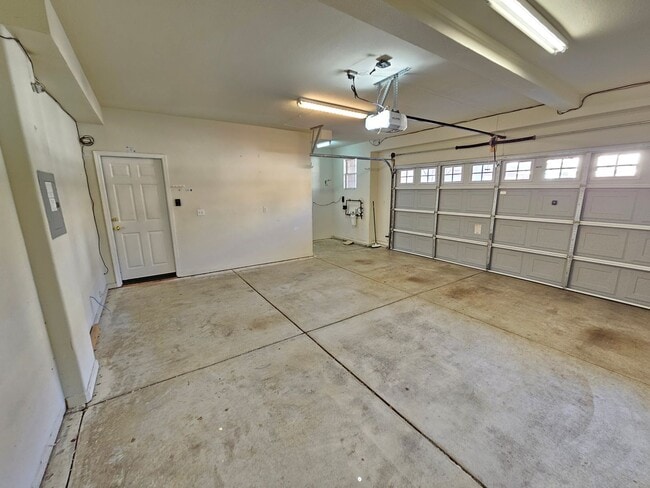 Building Photo - Charming 4 Bed 3 Bath Townhome near Santana Row Available Now!!