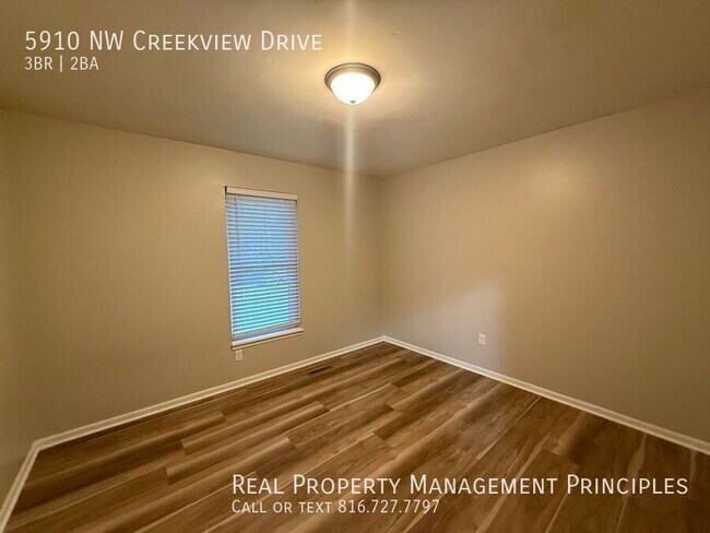 Building Photo - 5910 NW Creekview Drive-