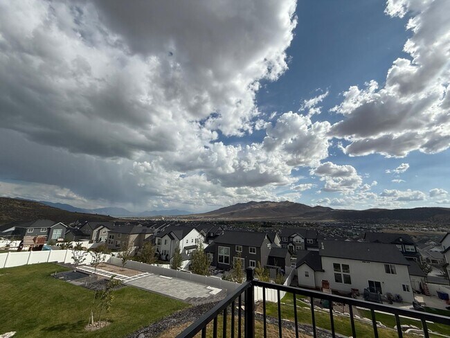 Building Photo - 1743 Olympus Dr