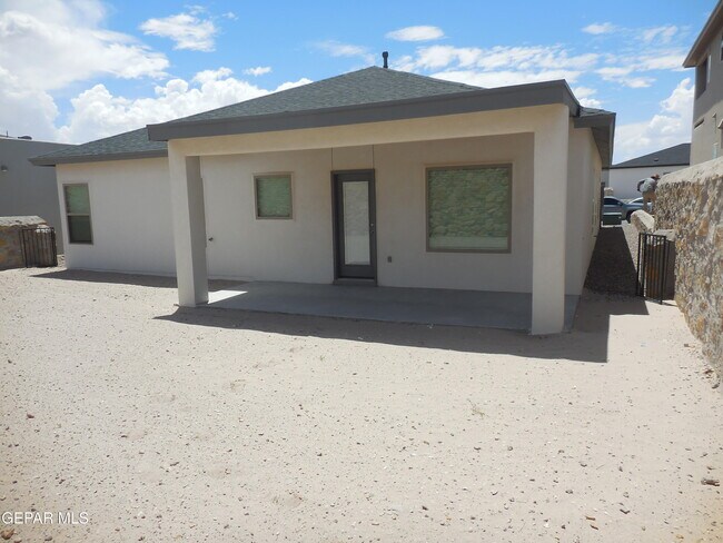 Building Photo - 552 Pne Vly Pl