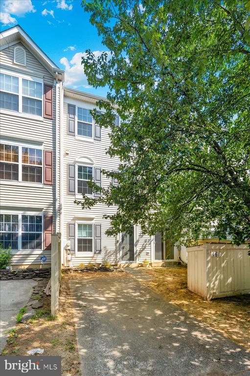 Building Photo - 161 Heathfield Dr