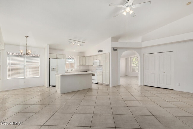 Building Photo - 1580 W Springfield Way