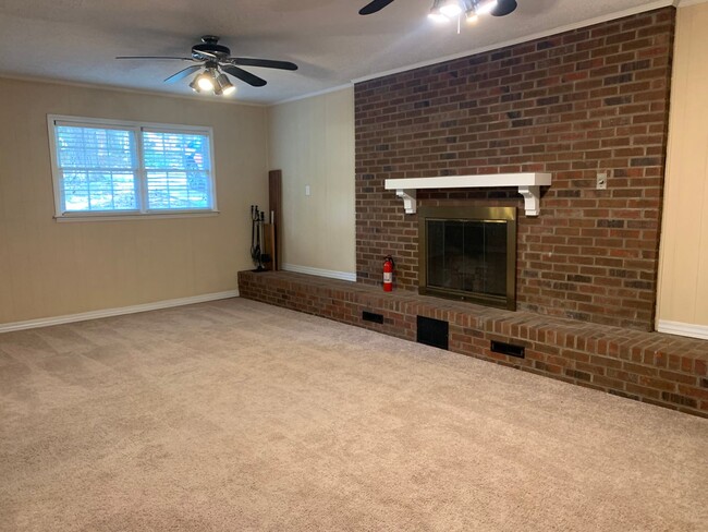 Building Photo - 3 Bedroom | 1.5 Bath Home in North Raleigh...