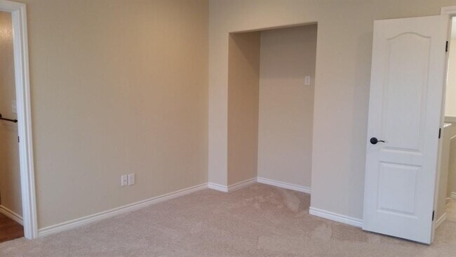 Building Photo - 17704 Sly Fox Dr