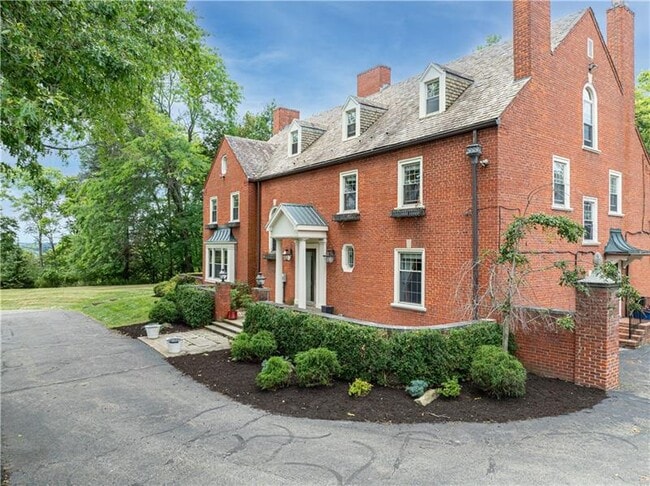 Building Photo - 705 E Beau St