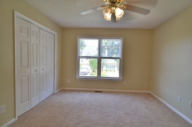 Building Photo - Coming Soon! 2BR 2.5 BA Townhome in Yorktown!