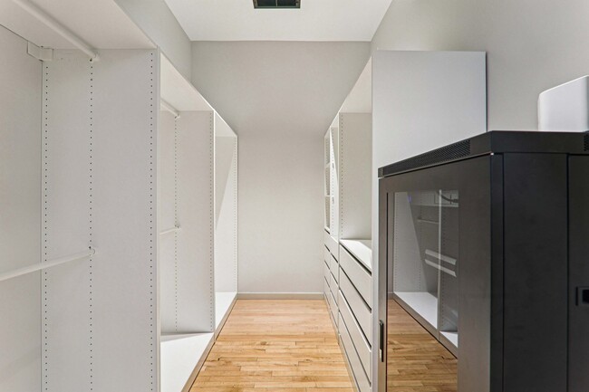 Building Photo - 107 W Main St