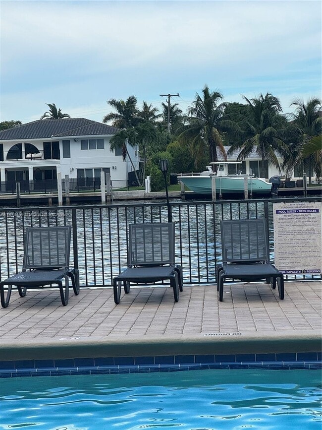 Building Photo - 2049 S Ocean Dr