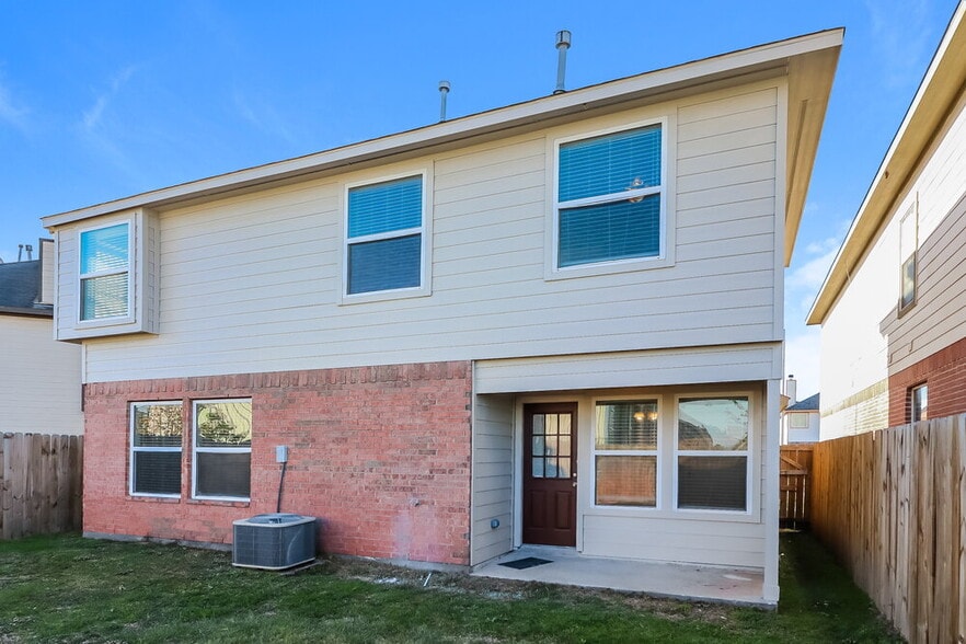 Building Photo - 2406 Glenholly Park Dr