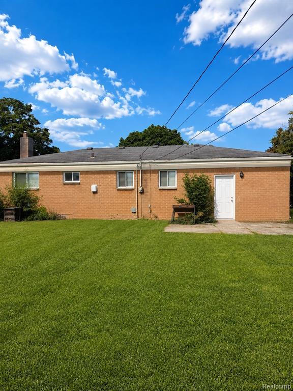 Building Photo - 32627 Dowland Dr
