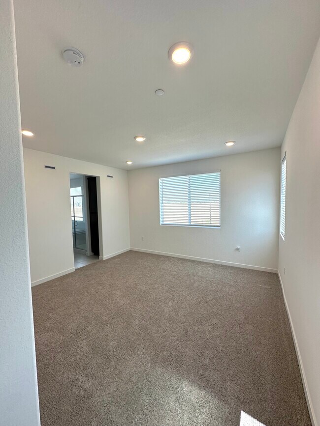 Building Photo - 8112 Moongate Wy