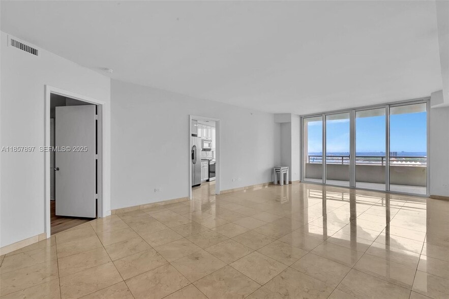 Building Photo - 848 Brickell Key Dr