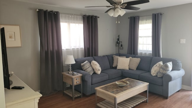 Building Photo - 1212 N Starrett Rd