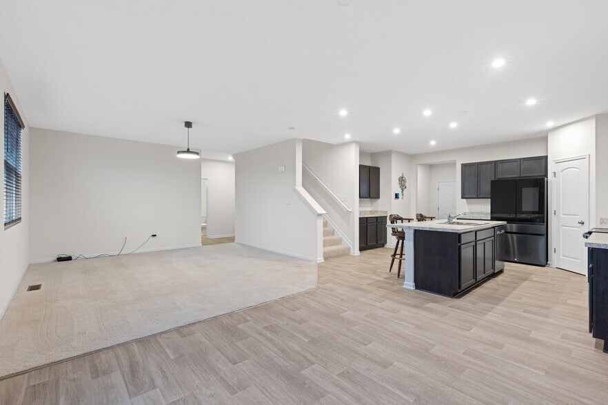 Building Photo - 1375 Theodore Dr