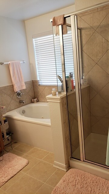 Building Photo - 16026 Summerville Lake Dr