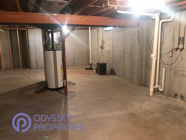 Building Photo - 2905 N Oneida St