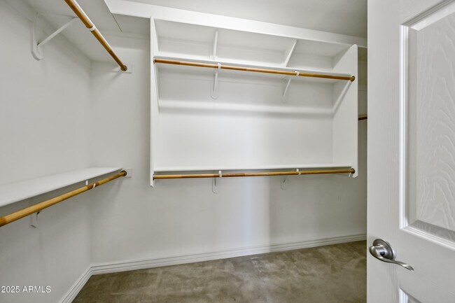 Building Photo - 2414 E Hazeltine Way