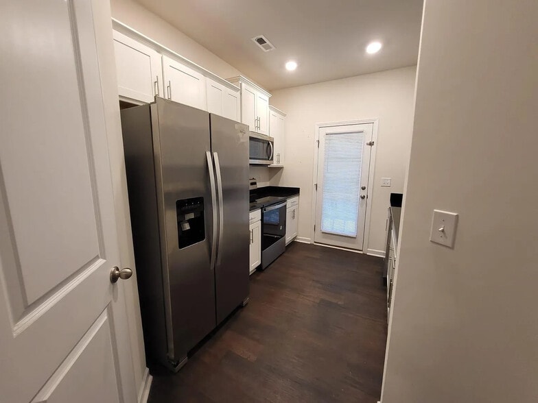 Building Photo - Room in Townhome on Guildford Hill Ln