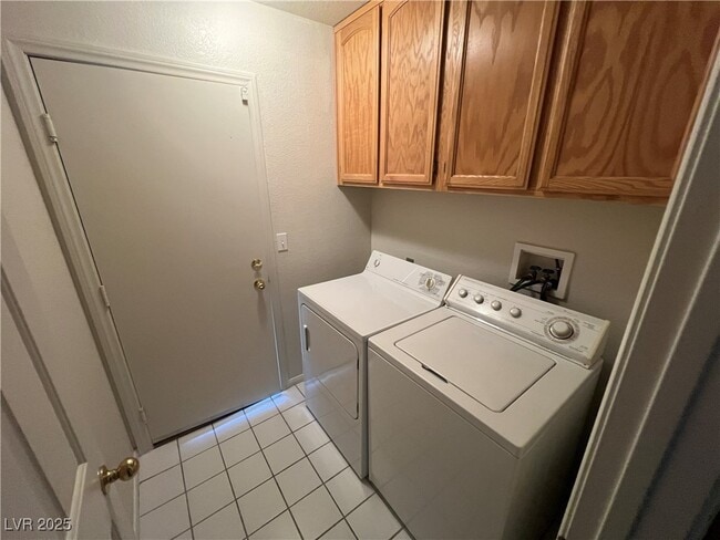 Building Photo - 9353 Buckhaven Dr