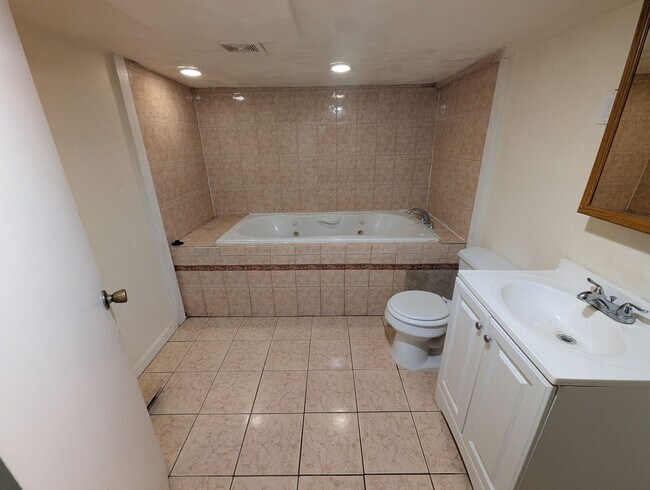 Building Photo - 254 N 19th St