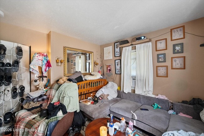 Building Photo - 4925 Southside Dr