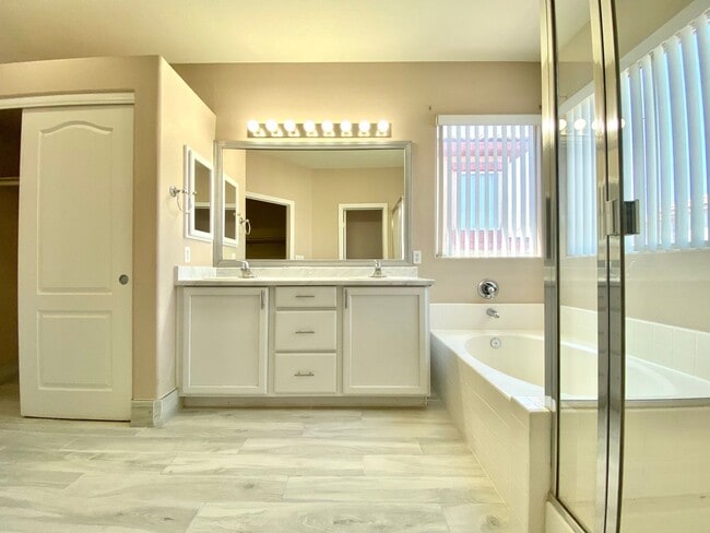 Building Photo - Nice 2-story single-family house with 3 Bedrooms, 2.5 Bathrooms