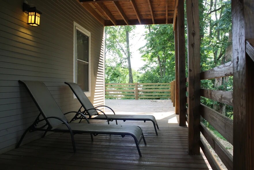 Building Photo - 440 E 2nd St