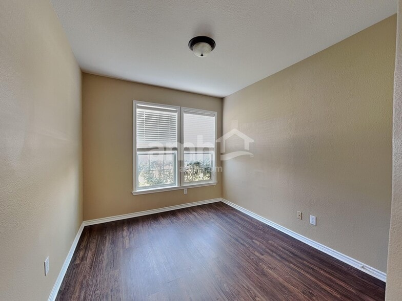 Building Photo - 154 Justin Leonard Dr