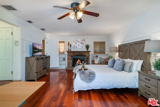 Building Photo - 13843 Milbank St