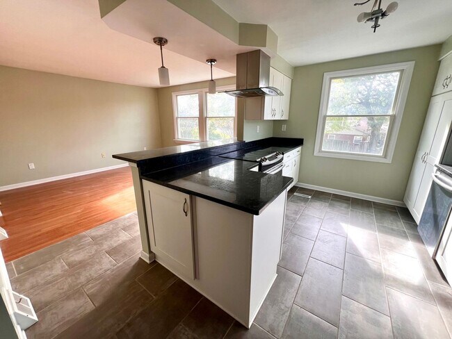 Building Photo - Pittsburgh - 2 Bedroom 1.5 Bathroom - Home...