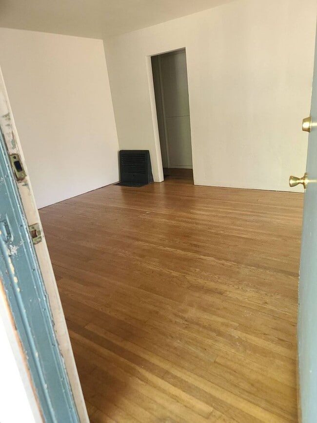 Building Photo - 1126 Sheridan Ave