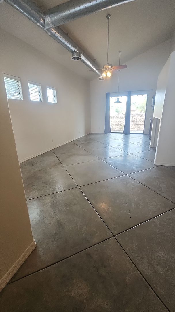 Building Photo - 3075 N Presidio Park Pl