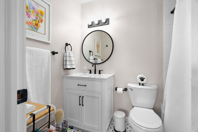 Building Photo - 1321 Bayview Dr